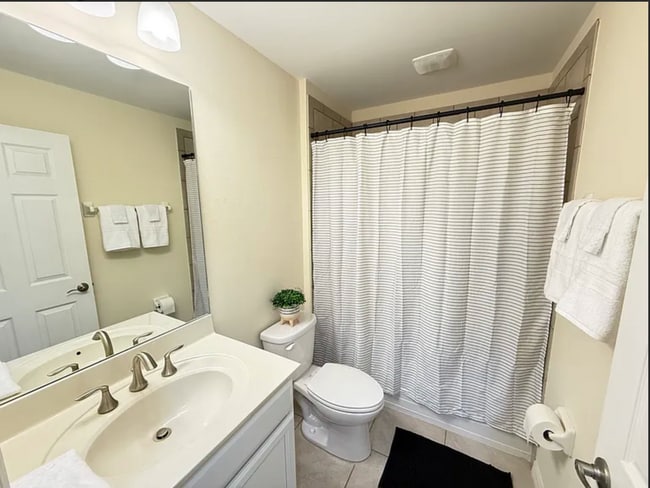 Building Photo - 12503 Laurel Cove Dr