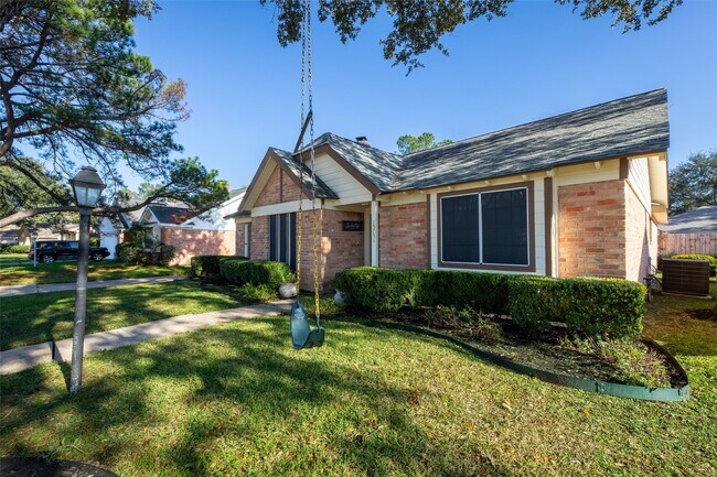 Building Photo - 15751 Fern Basin Dr