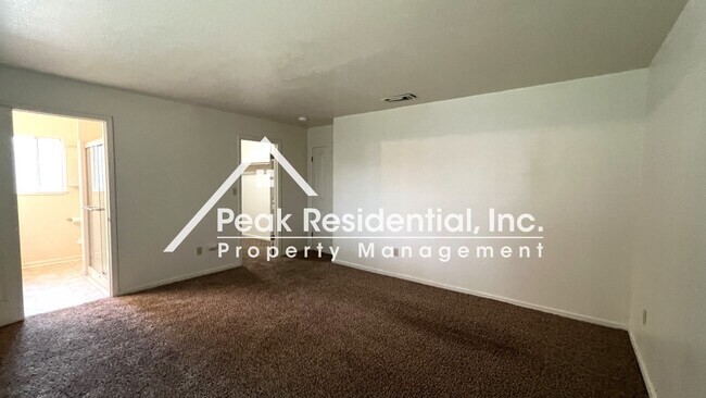 Building Photo - Very Nice 3bd/2ba Citrus Heights Home with 2 Car Garage - Must See!