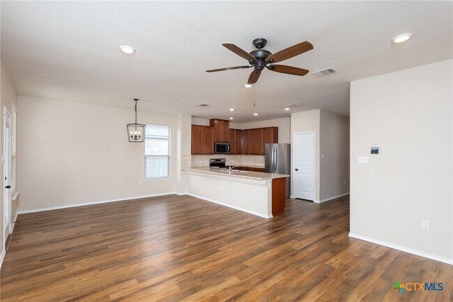 Building Photo - 1605 Henbit Ln