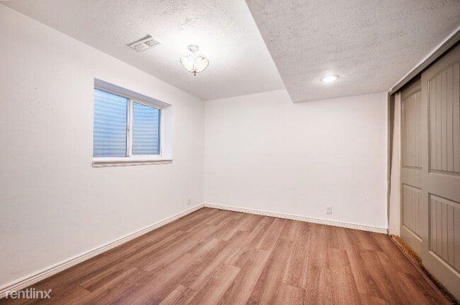 Building Photo - 5 br, 2 bath House - 3747 W Gandalf Dr