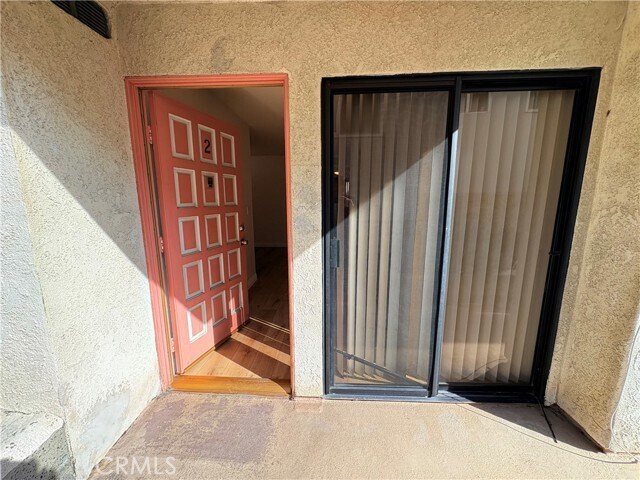 Building Photo - 118 N Cedar St