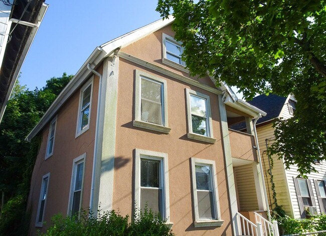 Building Photo - 3 Bedroom Single Family Home!