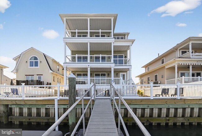 Building Photo - 739 N Massachusetts Ave