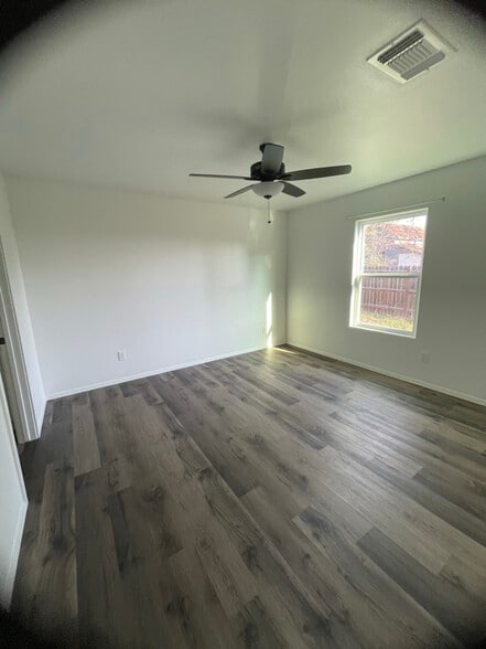 Building Photo - 1406 Blair St