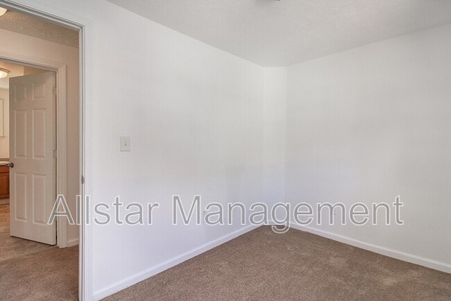 Building Photo - 736 Bettes Ave