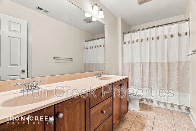 Building Photo - 1672 Olmsted Dr