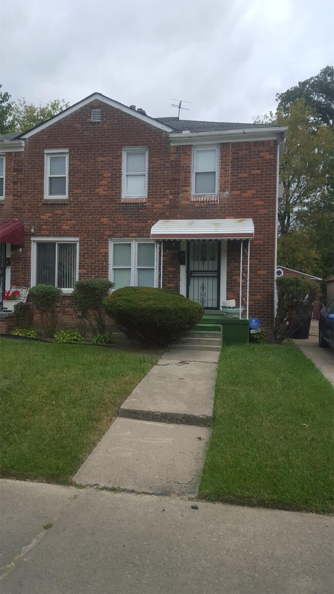 Building Photo - 8576 Manor