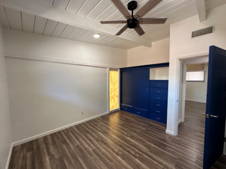 Building Photo - 1036 W Alamos Ave