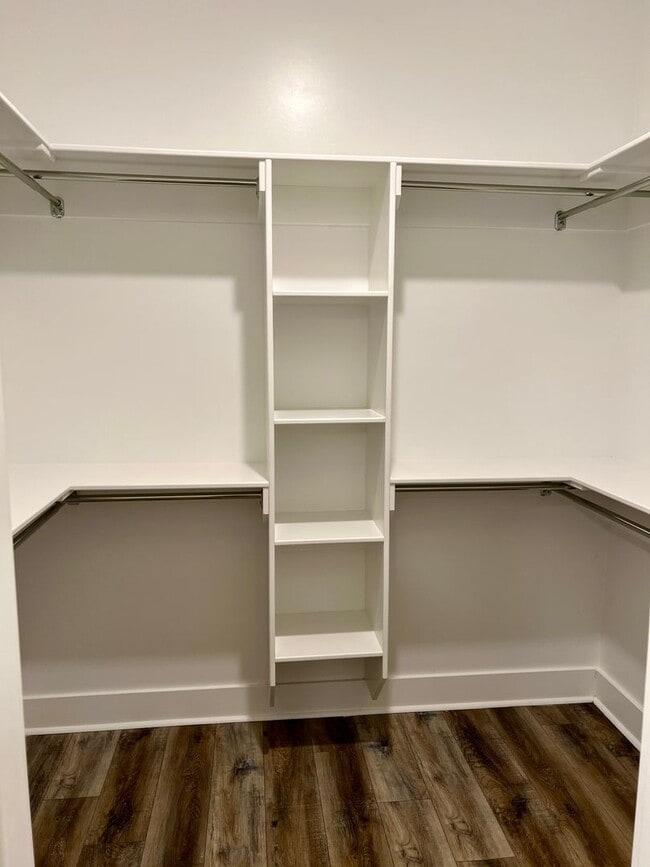 Building Photo - For Rent - 4 Bedroom, 2 Bath, Valley View!