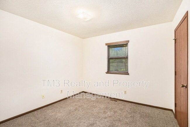 Building Photo - 2409 S 17th Terrace