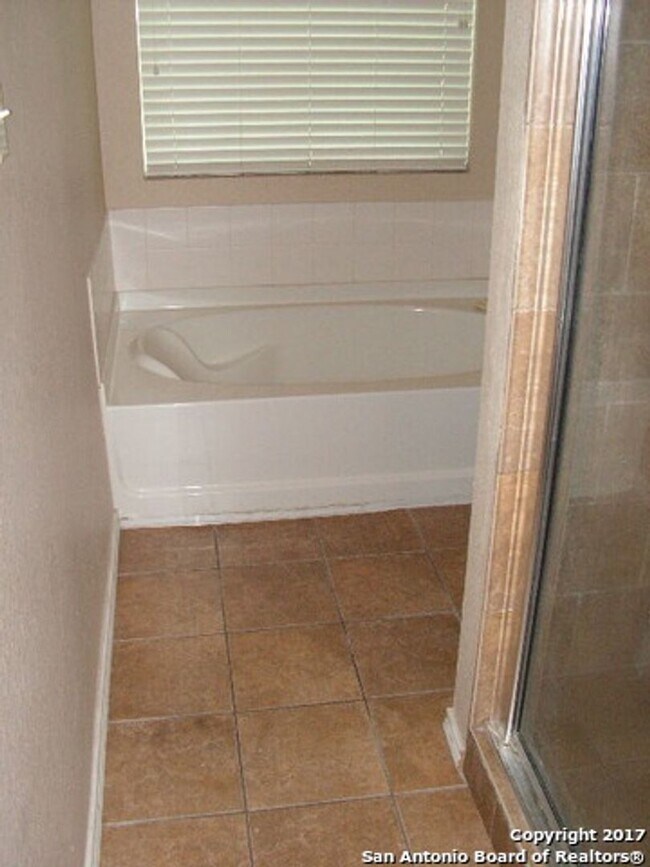 Building Photo - NEW ON MARKET