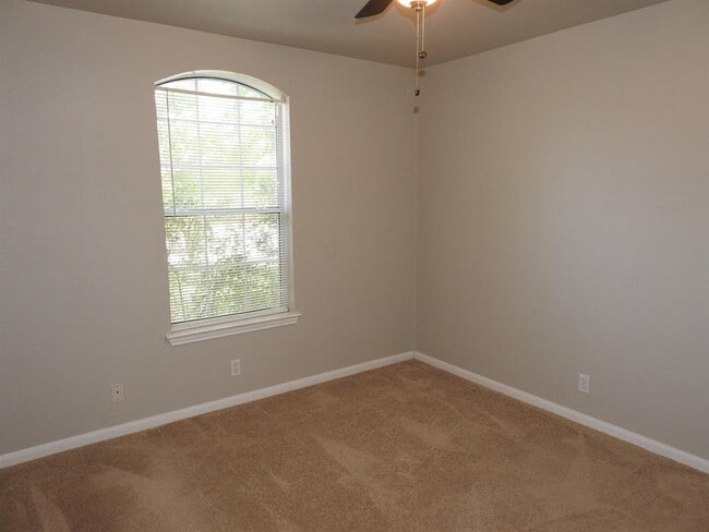 Building Photo - 440 Zebra Dr