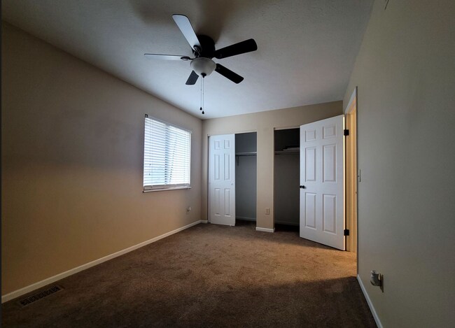Building Photo - 2 bed 2.5 bath Townhouse condo in Butler Township