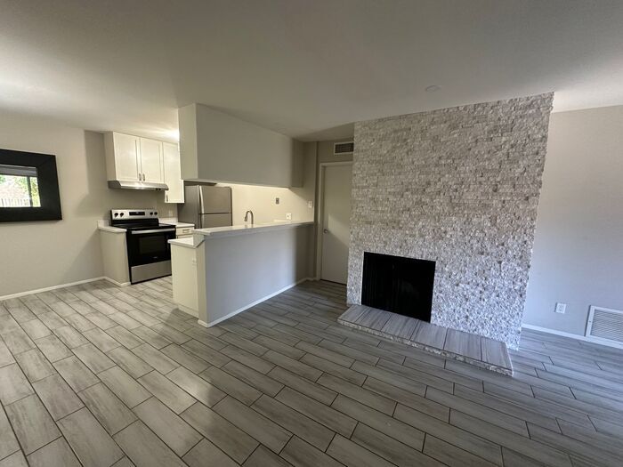 Building Photo - 5525 E Thomas Rd