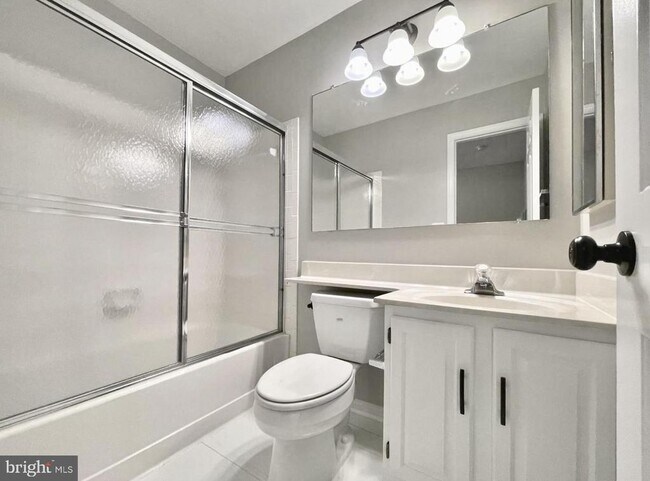 Building Photo - 106 W Locust St