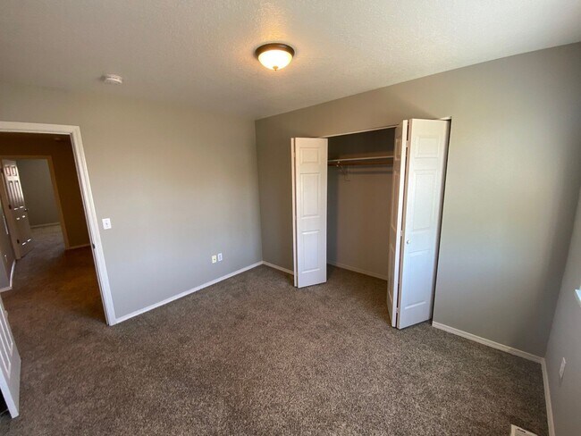 Building Photo - 4310 Sacramento Ct NE