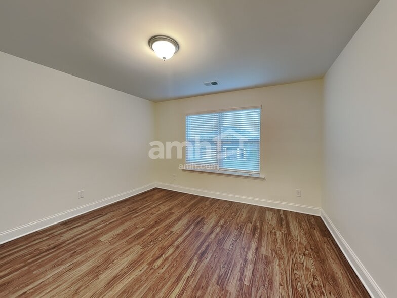Building Photo - 421 Levon Ct