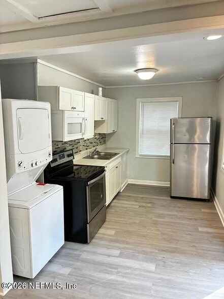 Building Photo - 314 Celery Ave N