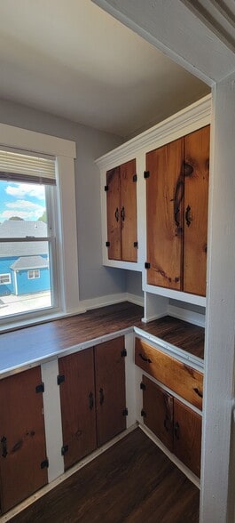 Butler's Pantry - 125 Laurel St