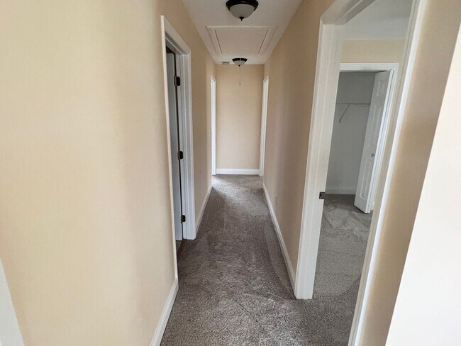 Building Photo - Stunning, Modern 4-Bed / 2.5-Bath Home for Rent – Less Than 20 Minutes to Downtown!