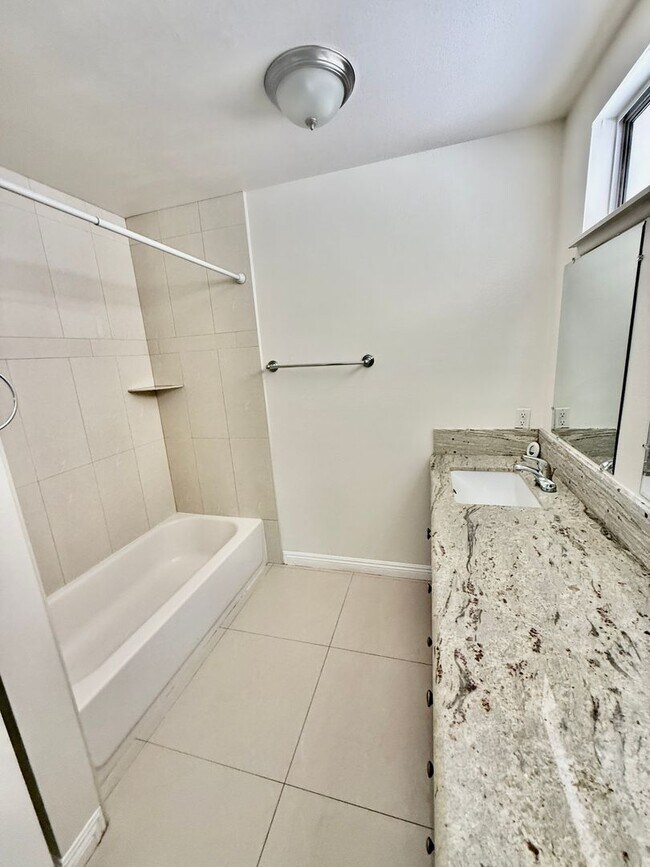 Building Photo - 3466 Siskiyou Cir