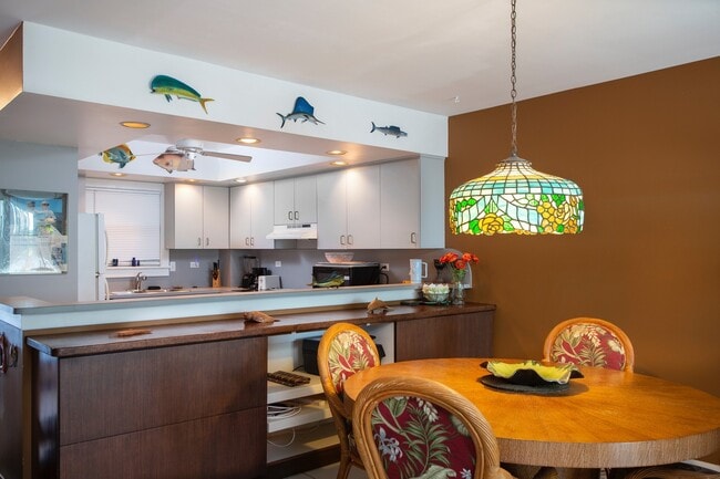 Building Photo - 1 Bedroom 1 Bathroom Furnished Beach Front Condo