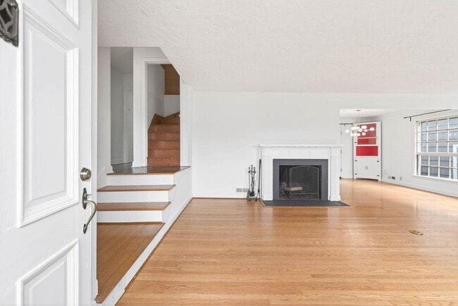 Building Photo - Vintage 3-bdrm/1-bdrm Alameda charmer—Many updates, large yard w/deck & raised beds