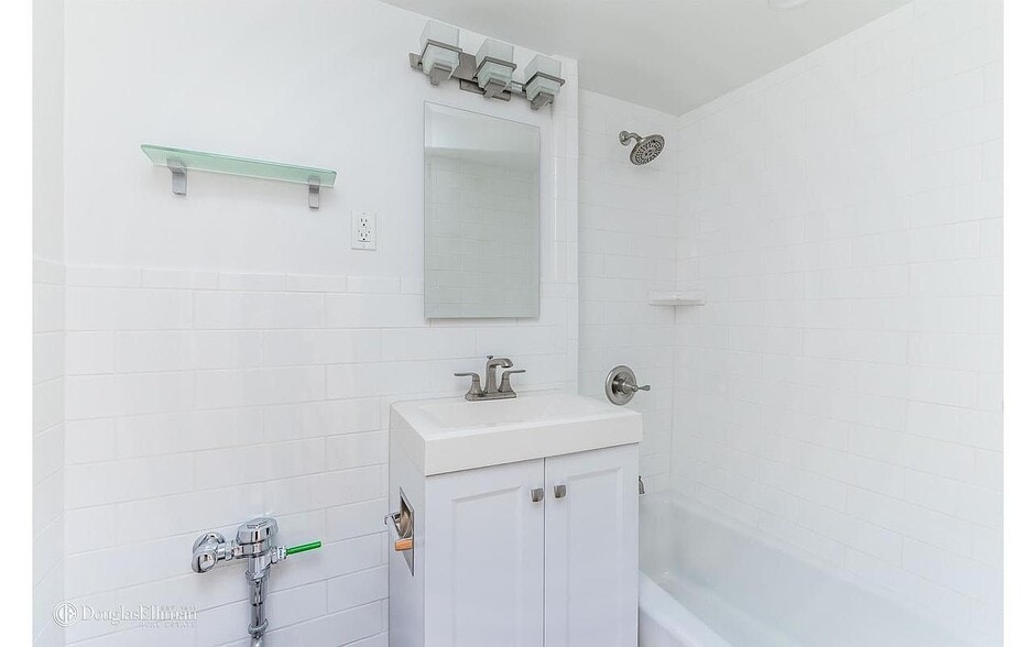 Building Photo - 35-50 85th St