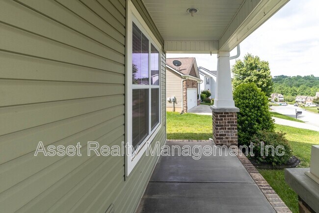 Building Photo - 1416 Madison Oaks Rd