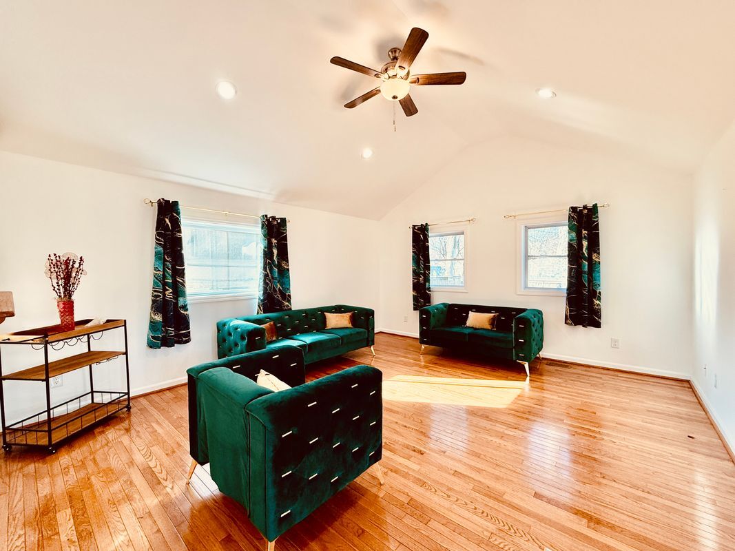 Building Photo - 4416 Hallet St