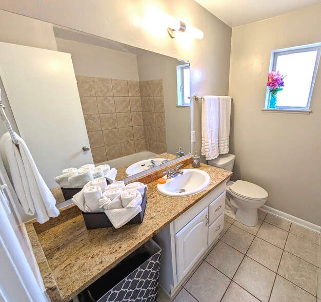 Building Photo - 2275 S Acoma St