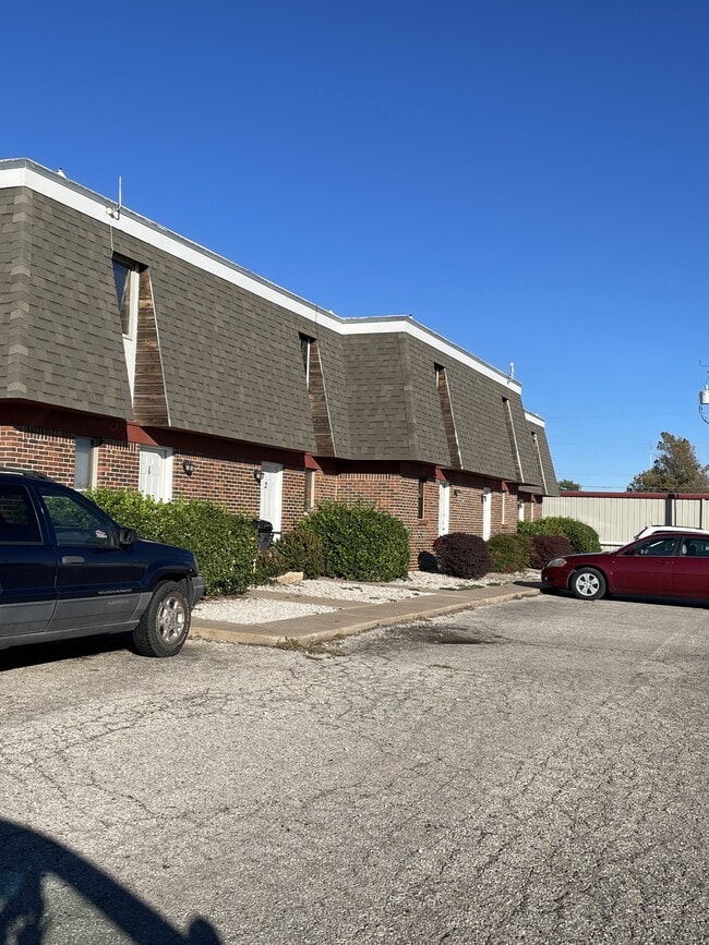 Primary Photo - 2600 Adams St
