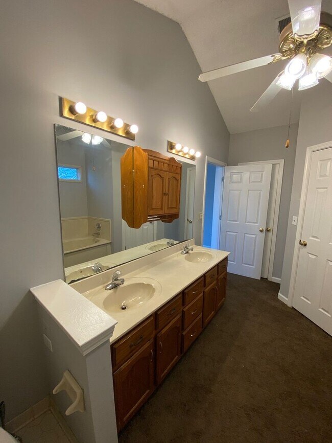 Building Photo - 6890 Water Point Cove E