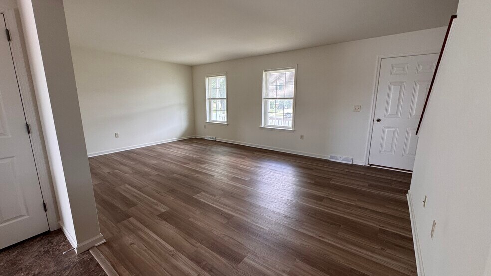 Building Photo - 250 Limestone Dr