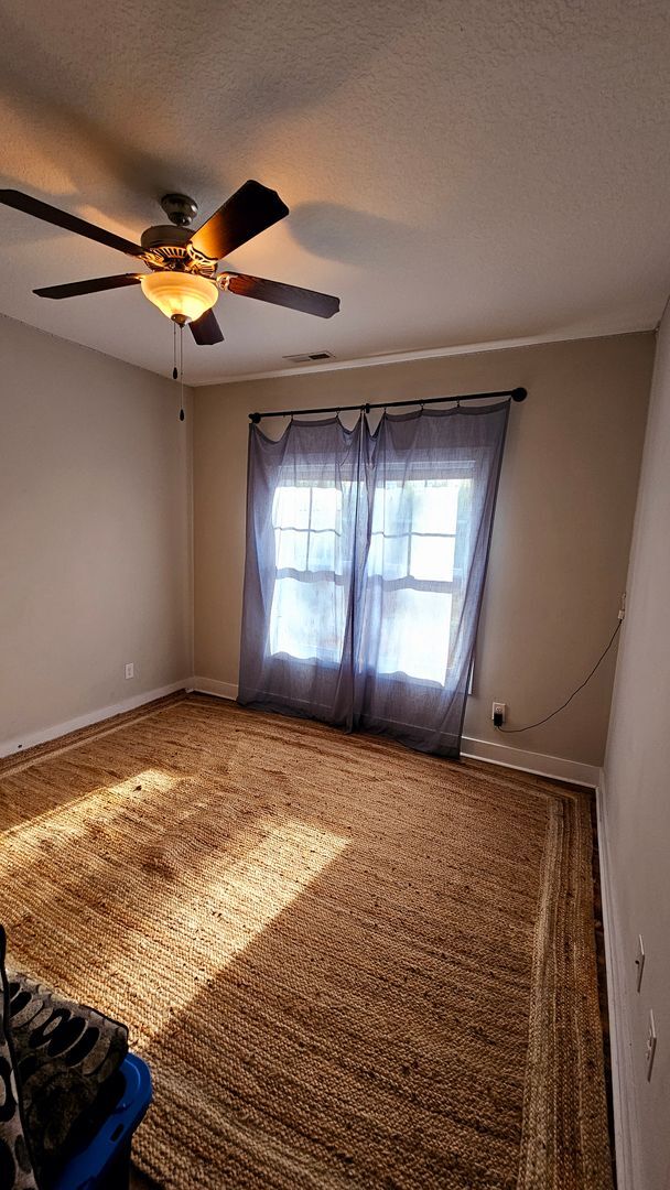 Building Photo - 3 BR 2 BA Garland Shores Subdivision