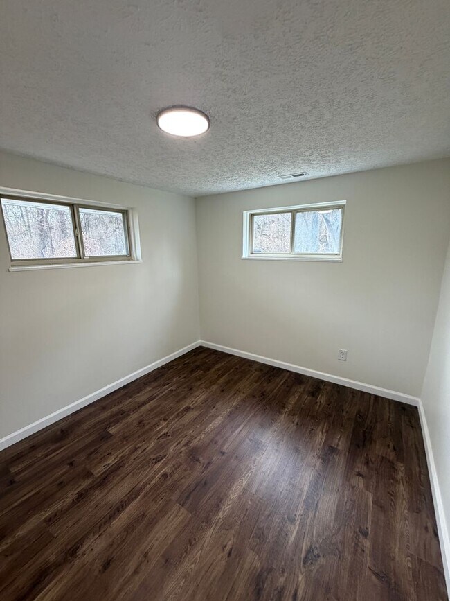 Building Photo - Charming 3/2 in Columbus