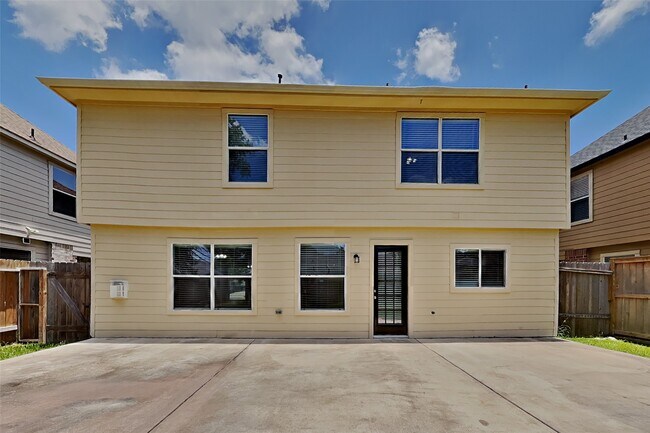 Building Photo - 16968 Scenic Knoll