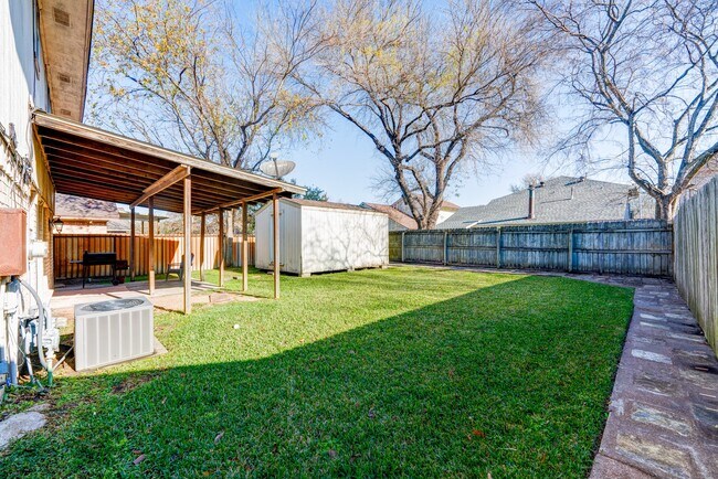Building Photo - 24206 Landing Way Dr