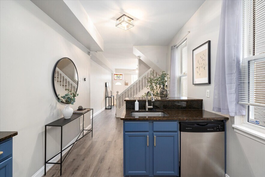 Building Photo - 57 E Heath St