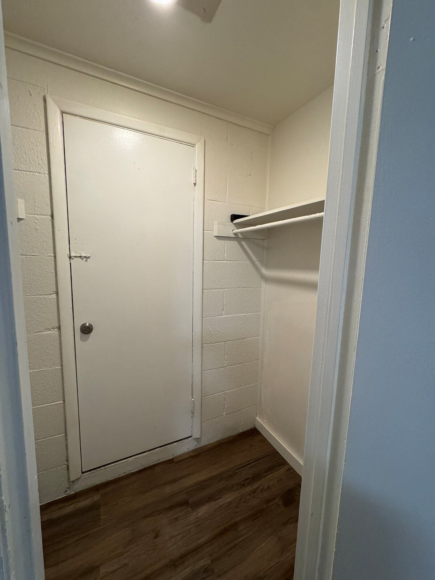 Building Photo - 806 S Elm St