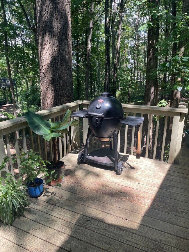 Building Photo - 1543 Hillhaven Dr