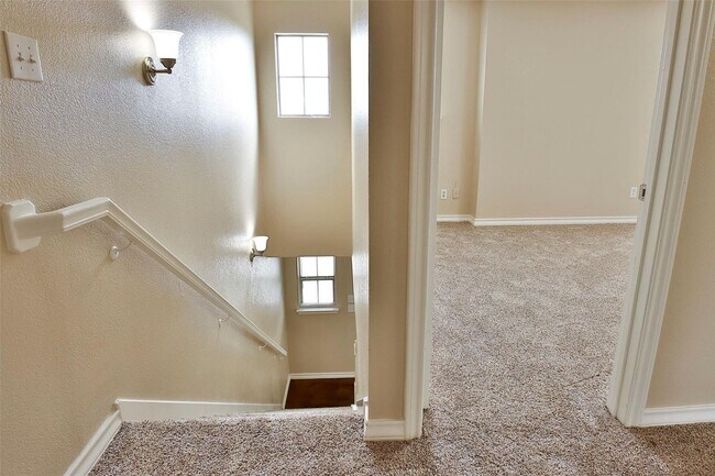 Building Photo - ? Spacious & Stylish 4-Bedroom Duplex?