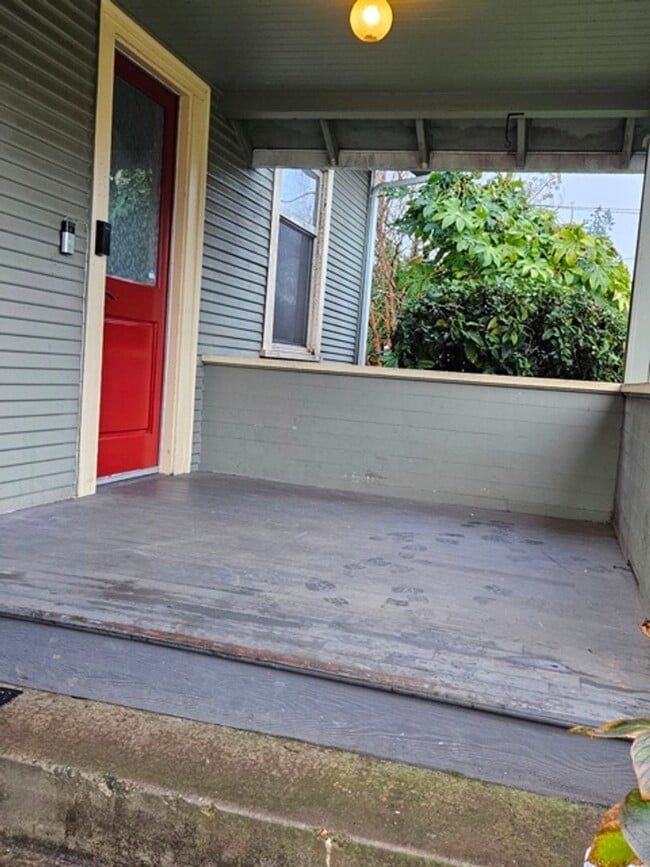 Building Photo - 4Bd/1Ba two story home - For viewing