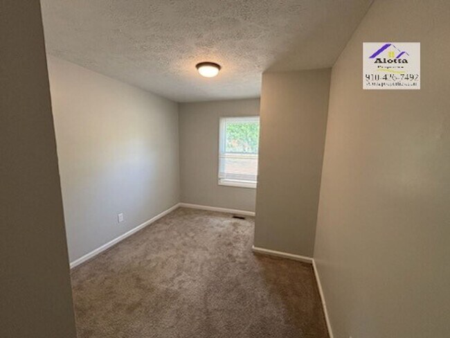 Building Photo - 415 Atwell Dr