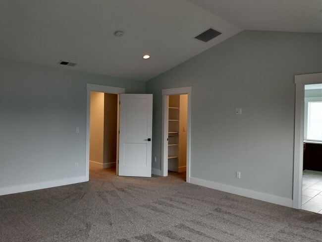 Building Photo - Welcome to this Beautiful Property in Keizer