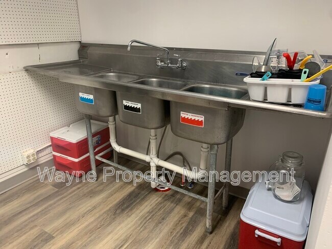 Building Photo - 637 2nd St