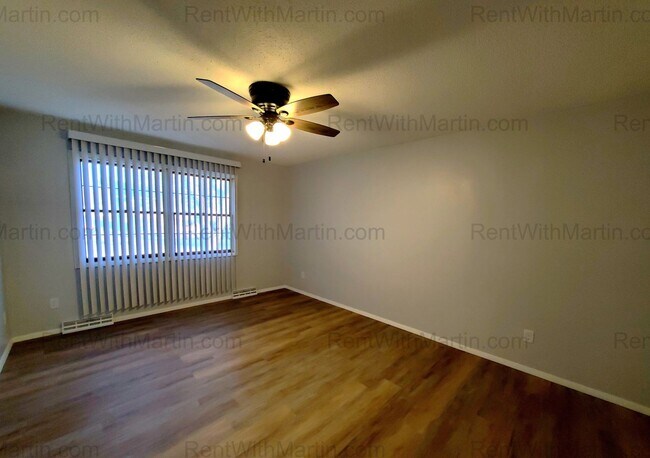 Building Photo - 780 Russell Rd