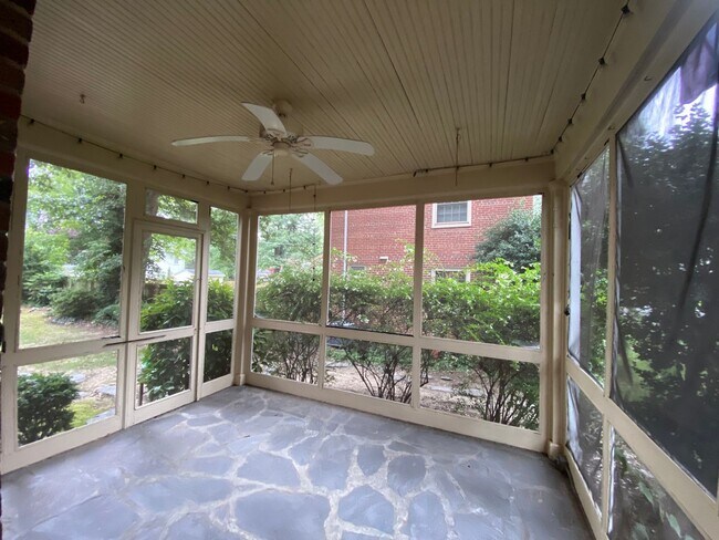 Building Photo - 4304 Bromley Ln