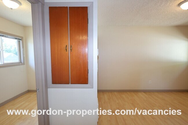 Building Photo - SE Arista Dr - 1 bedroom apartment in the ...